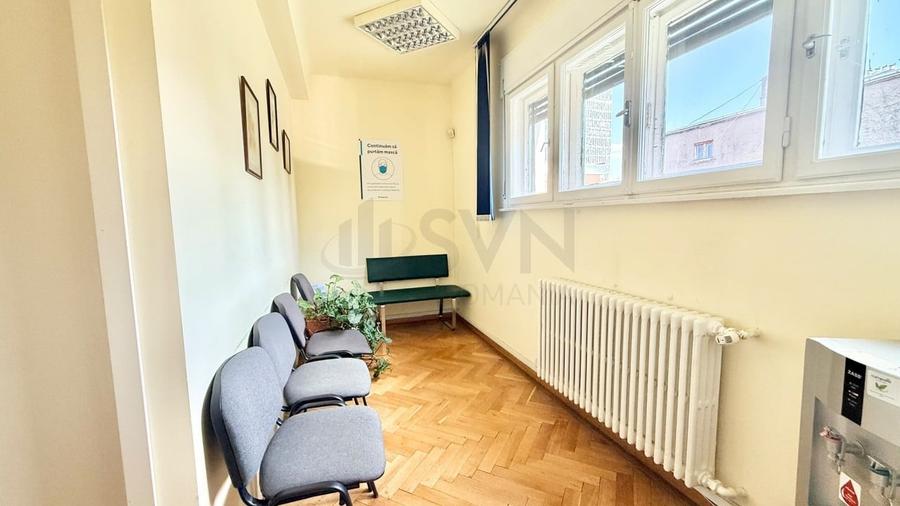 Casă individuală cu 14 camere în Capitale