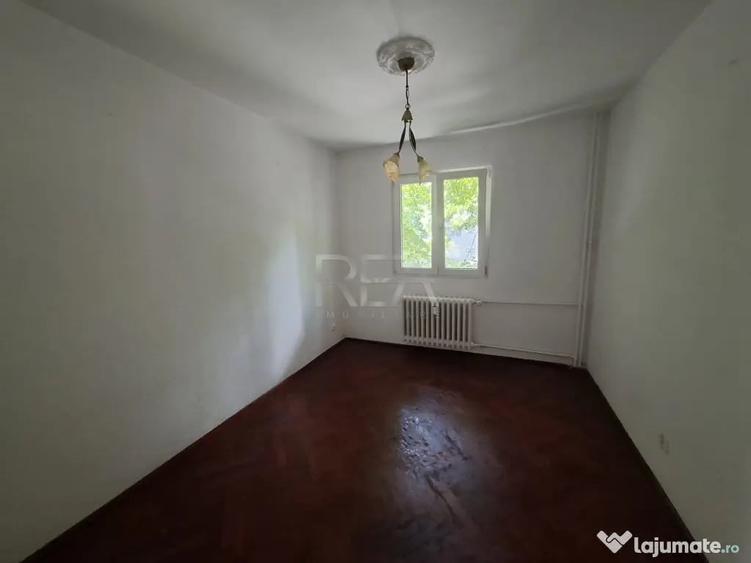 Apartament cu 3 camere semidecomandat în Apusului