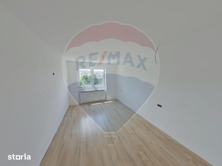Apartament cu 4 camere decomandat în Central