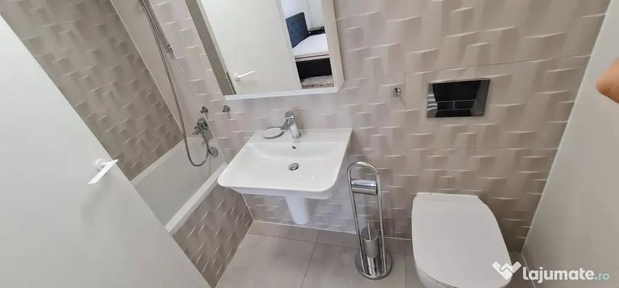 Apartament cu 3 camere decomandat în Aviației