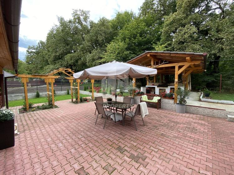 Casă individuală cu 7 camere cu Canalizare în Șelimbăr