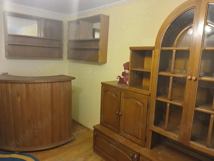 Apartament cu 3 camere decomandat în Eremia