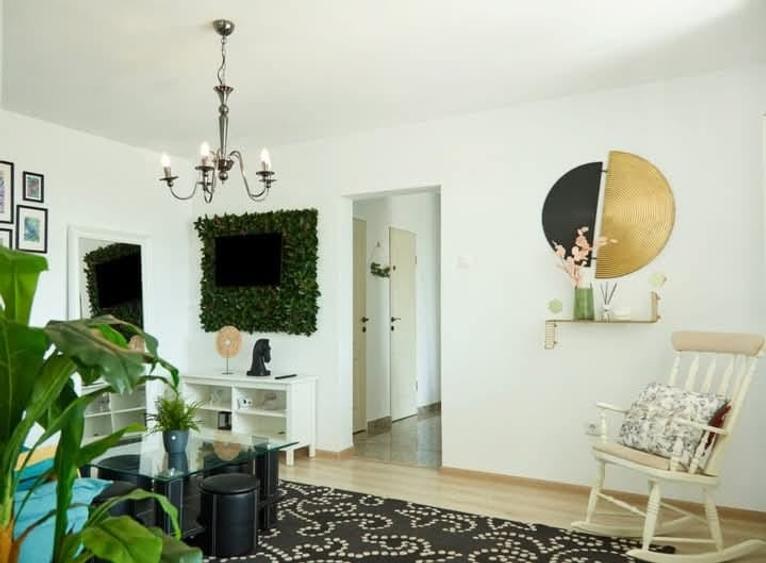 Apartament cu 3 camere decomandat, mobilat în City Park Mall