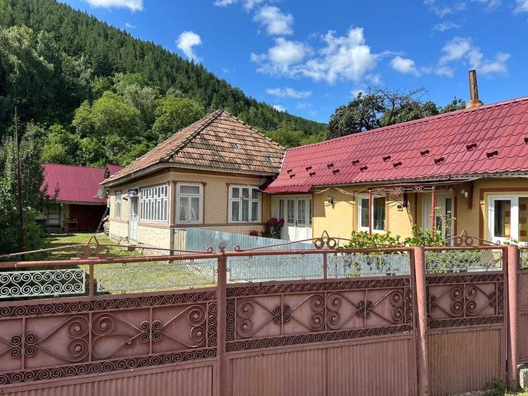Casă cu 4 camere în Coza