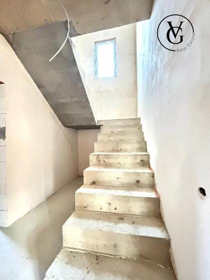 Casă individuală cu 4 camere cu Canalizare în Exterior Est