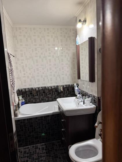 Apartament cu 3 camere decomandat în Titan