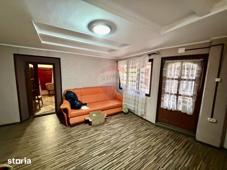 Casă cu 9 camere cu Teren 500 Mp în Central