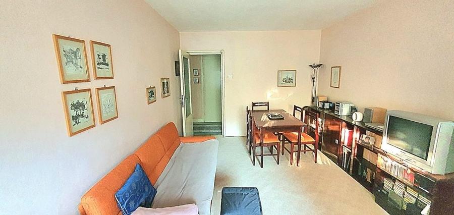 Apartament cu 3 camere decomandat în Vest