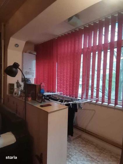 Apartament cu 3 camere semidecomandat, mobilat în Circumvalațiunii