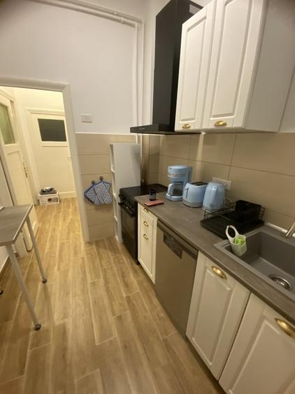 Apartament cu 3 camere semidecomandat, mobilat în Gara de Nord