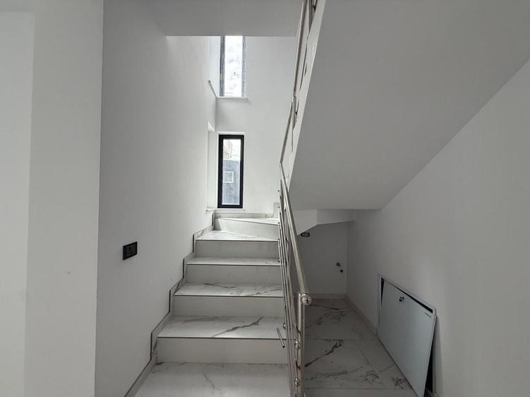 Casă cu 4 camere în Exterior Vest