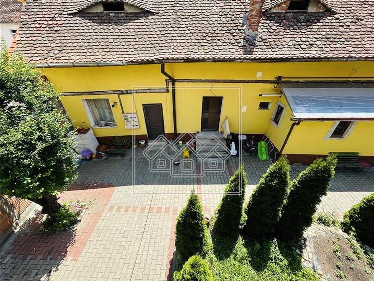 Apartament cu 3 camere nedecomandat în Central