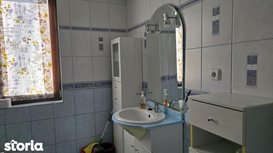 Casă cu 5 camere cu Teren 900 Mp în Zăvoi