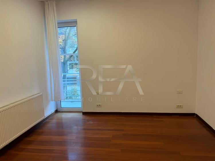 Apartament cu 5 camere decomandat în Primăverii