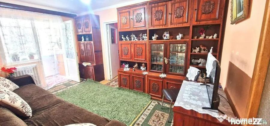 Apartament cu 3 camere semidecomandat în Km 4