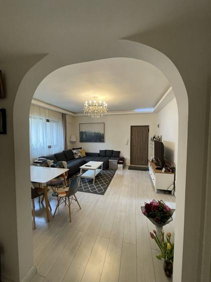 Apartament cu 3 camere decomandat în Lacul Morii