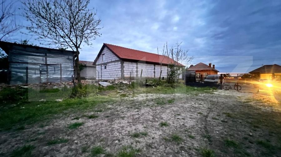 Casă individuală cu 13 camere cu Canalizare în Goicea