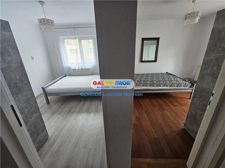 Apartament cu 3 camere decomandat, mobilat în Micro 12
