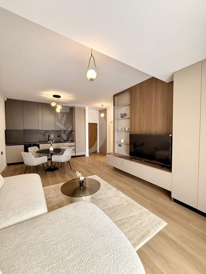 Apartament cu 2 camere semidecomandat, mobilat în Florești