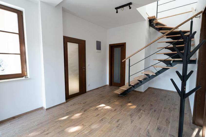 Casă individuală cu 6 camere cu Canalizare în Semicentral