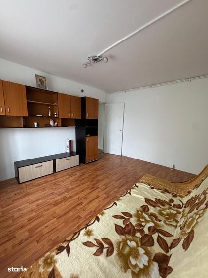 Apartament cu 2 camere semidecomandat în Baziaș
