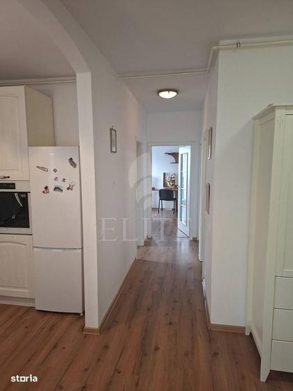 Apartament cu 3 camere decomandat în Europa