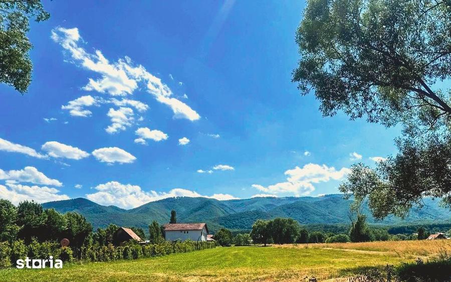 Teren de 2000 mp, în Sadu
