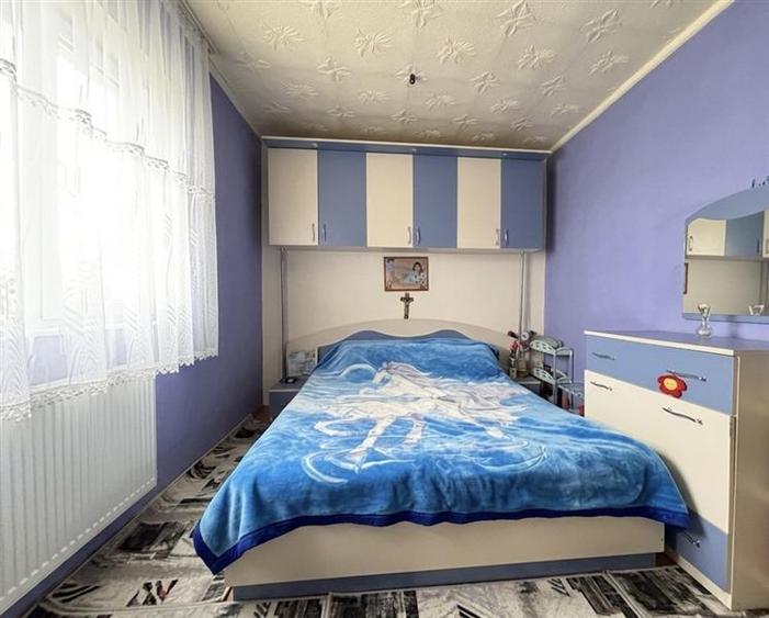 Apartament cu 4 camere semidecomandat, mobilat în Nufărul