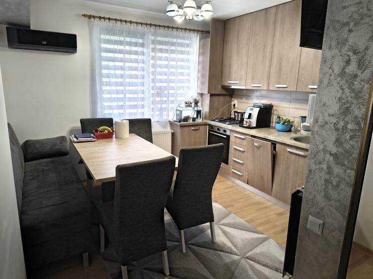 Apartament cu 3 camere semidecomandat, mobilat în Baciu