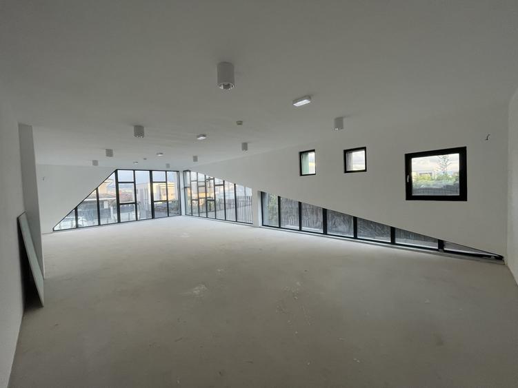 Spațiu comercial, de 1,578 mp, în Dâmbul Rotund