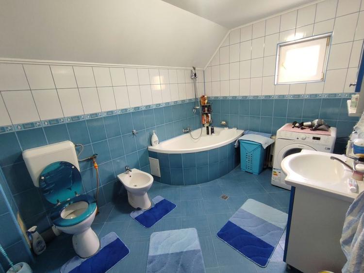 Casă individuală cu 4 camere cu Garaj în Lunca Mare