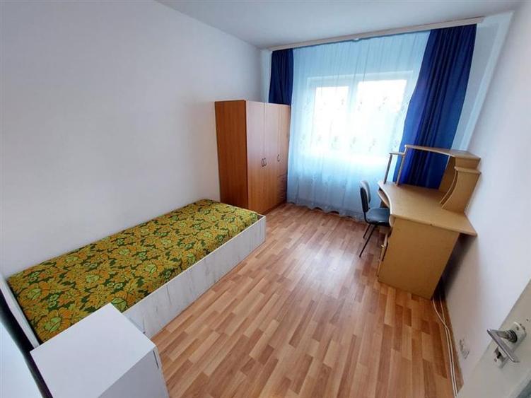 Apartament cu 3 camere decomandat în Între Lacuri