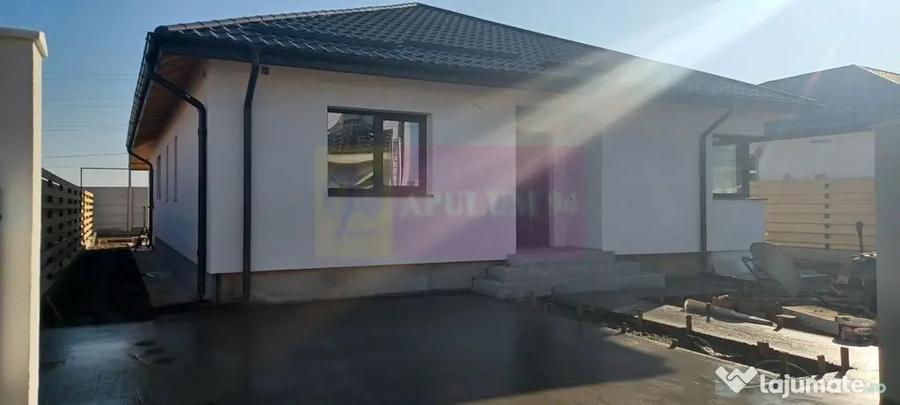 Casă cu 4 camere cu Teren 478 Mp în Săbăreni