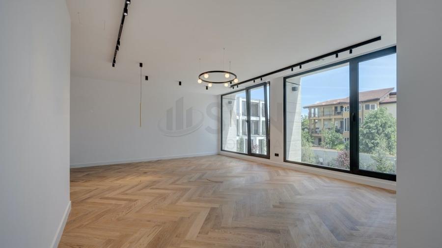 Casă individuală cu 6 camere cu Piscina în Băneasa