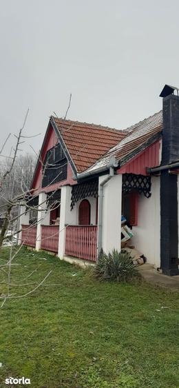 Casă cu 5 camere cu Teren 1000 Mp în Sâniob