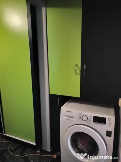Apartament cu 4 camere semidecomandat în Rovine