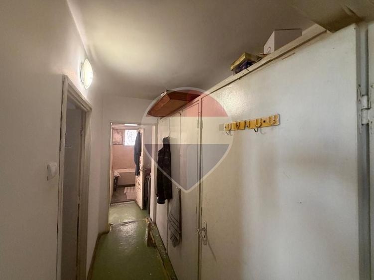 Apartament cu 3 camere semidecomandat în Titan