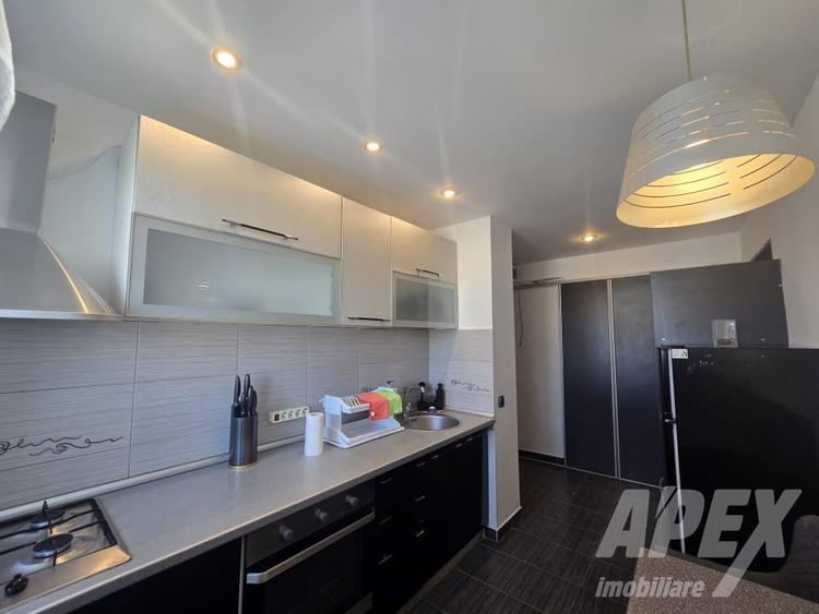 Apartament cu 2 camere semidecomandat, mobilat în P-ța Alba Iulia