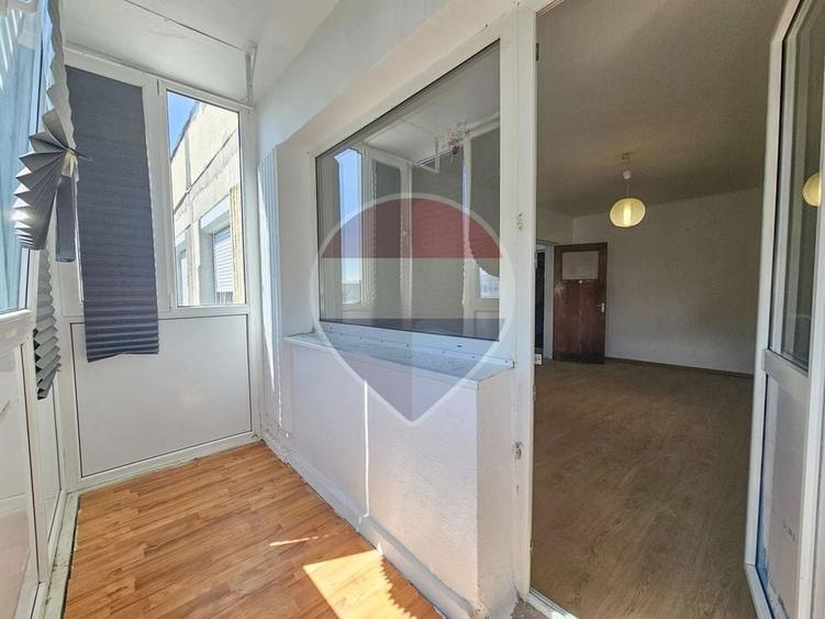 Apartament cu 3 camere decomandat în Drumul Taberei