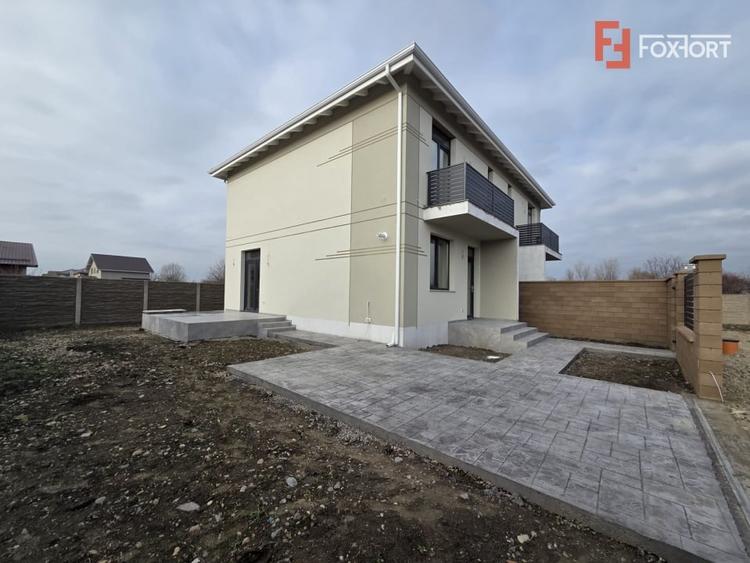 Duplex cu 4 camere cu Canalizare în Utvin