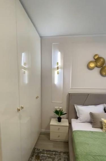 Apartament cu 3 camere semidecomandat în Sud