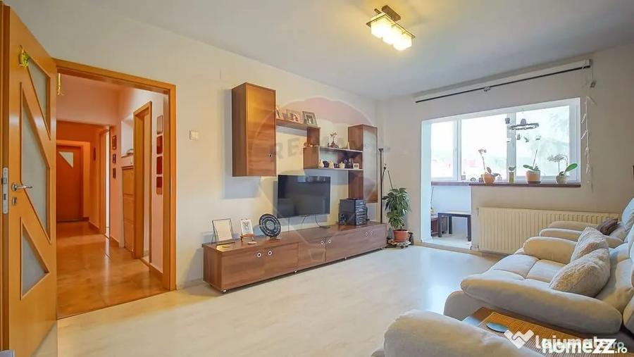 Apartament cu 3 camere decomandat în Răcădău