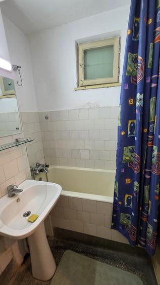 Apartament cu 3 camere decomandat în Berceni