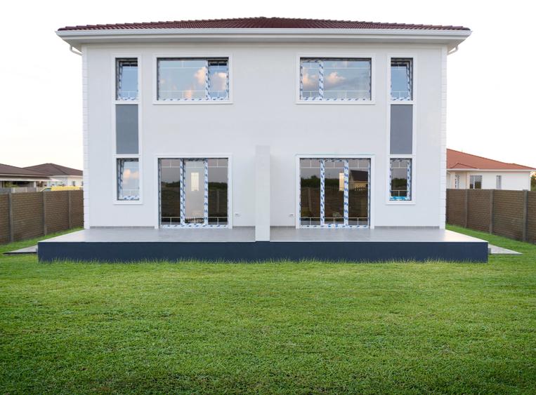 Duplex cu 4 camere cu Canalizare în Aeroport