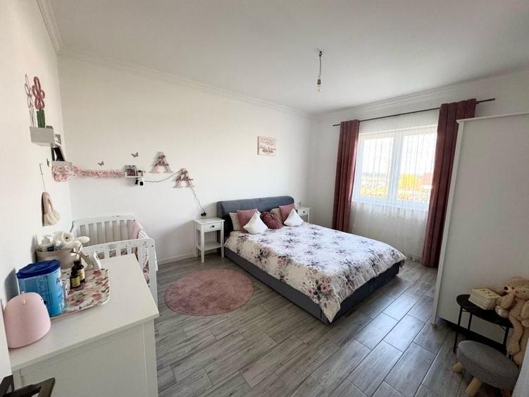 Casă cu 3 camere în Ipotești