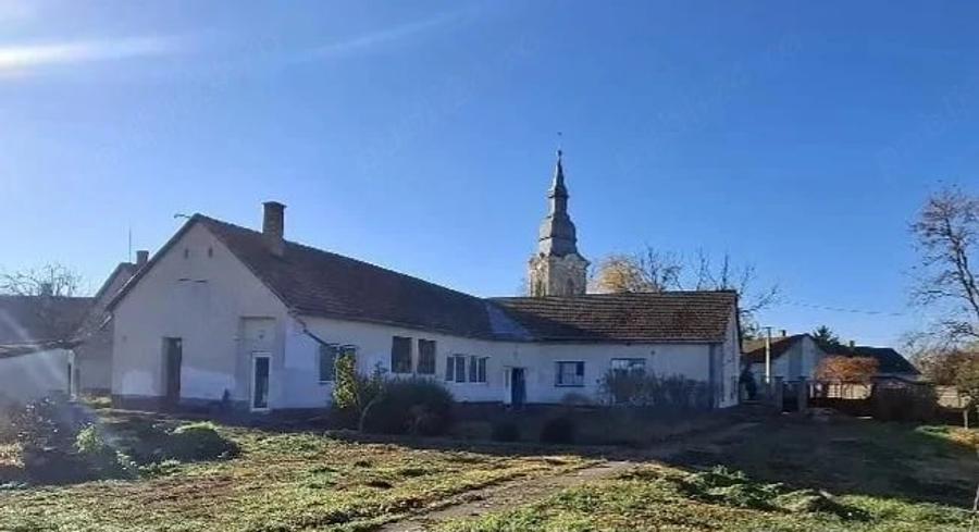 Casă cu 2 camere cu Teren 2300 Mp în Central
