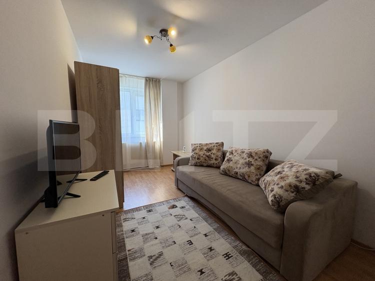 Apartament cu 3 camere semidecomandat, mobilat în Dâmbul Rotund