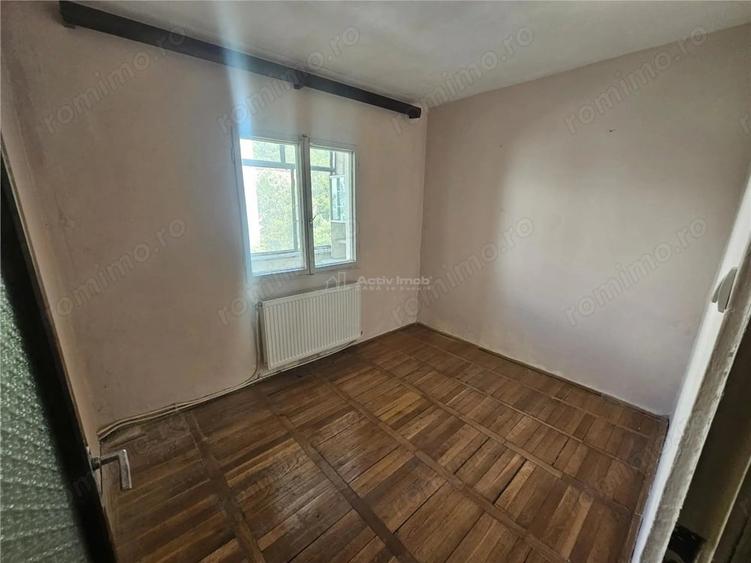 Apartament cu 4 camere decomandat, mobilat în Micro IV