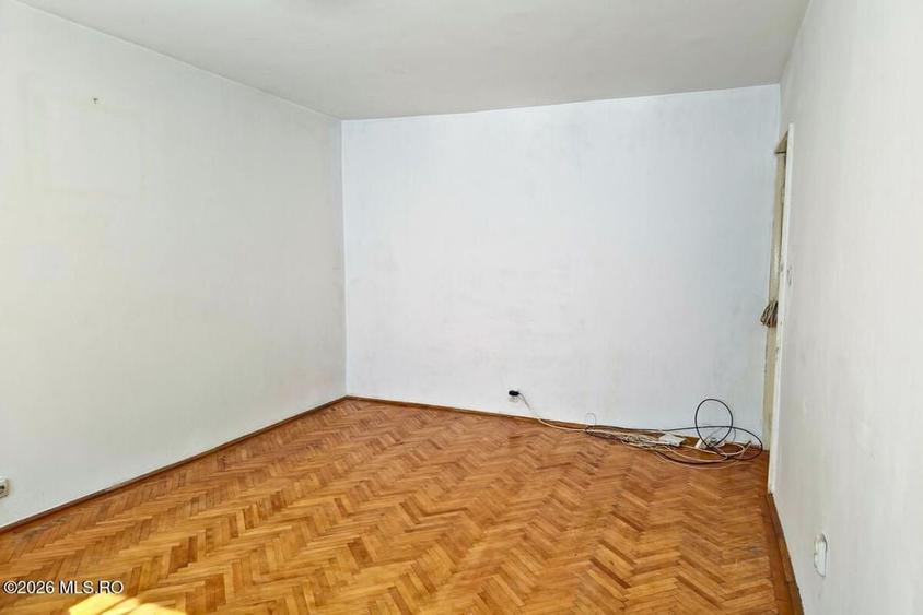 Apartament cu 3 camere decomandat în Soarelui