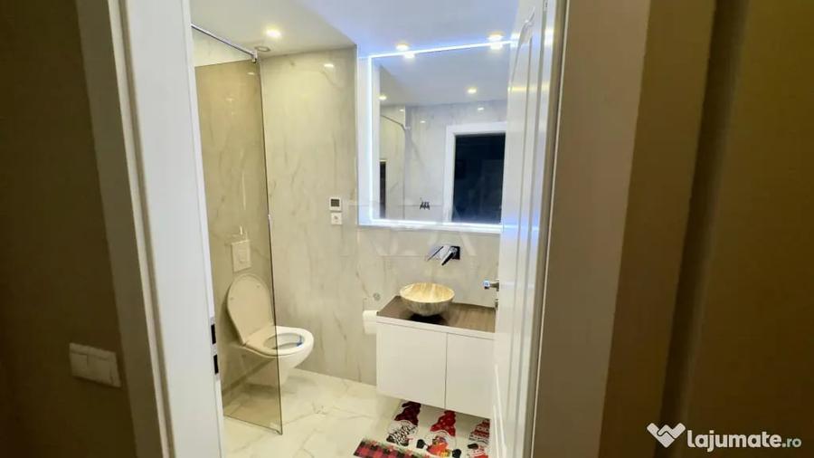 Apartament cu 3 camere semidecomandat în Sisești
